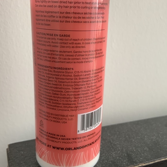 Heat protectant spray by Orlando Pita Play a pre-heat styling spray - Picture 4 of 4